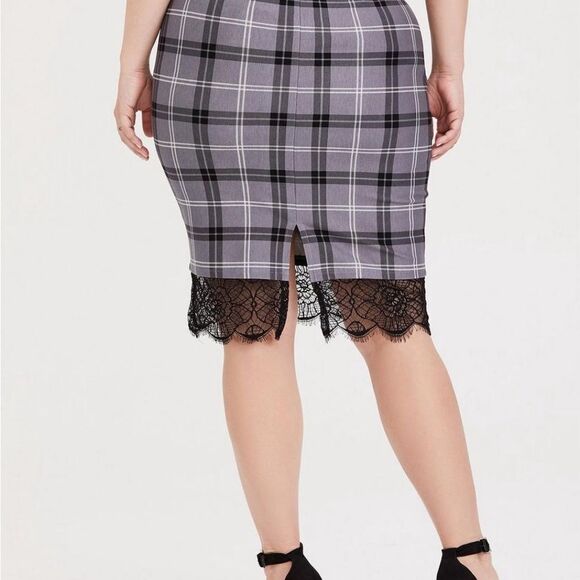 Torrid Studio Luxe Ponte Grey Plaid Lace Trim Pencil Skirt Sz 1/iX - Picture 2 of 8